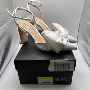 NWB Badgley Mischka Women's Alease white silk size 5.5 heels party wedding